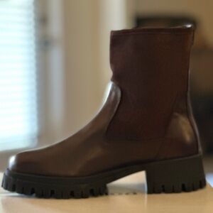 Lamica Oppia Genuine Leather Faux Fur Lined Chelsea Boots. Size 9.5 NWT